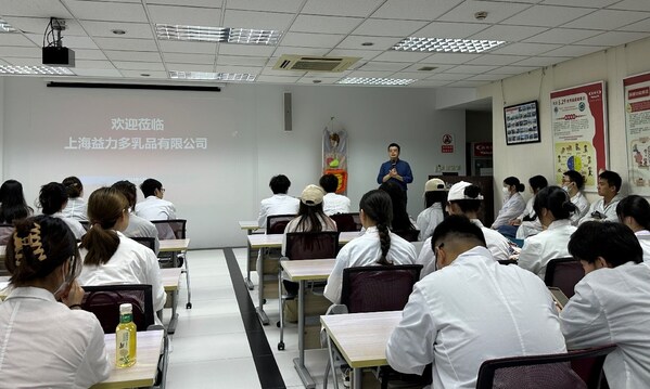 “腸樂會”帶領高校師生走進養(yǎng)樂多工廠