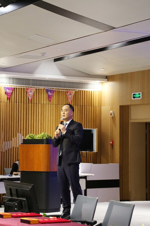 衛(wèi)材中國(guó)副總裁、衛(wèi)材中國(guó)藥業(yè)總經(jīng)理周洋致辭