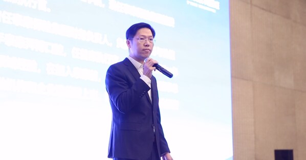 泰康保險(xiǎn)集團(tuán)管委會(huì)成員、泰康拜博口腔首席執(zhí)行官陳宏華