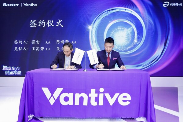 在場嘉賓們攜手共觸按鈕裝置，寓意合作新篇章正式拉開序幕