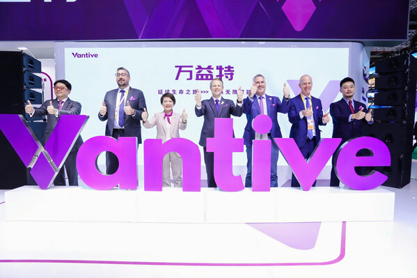 品牌揭幕儀式上，陶克瑞先生（Chris Toth），王高芳女士，全球和中國(guó)管理團(tuán)隊(duì)共同點(diǎn)亮新品牌