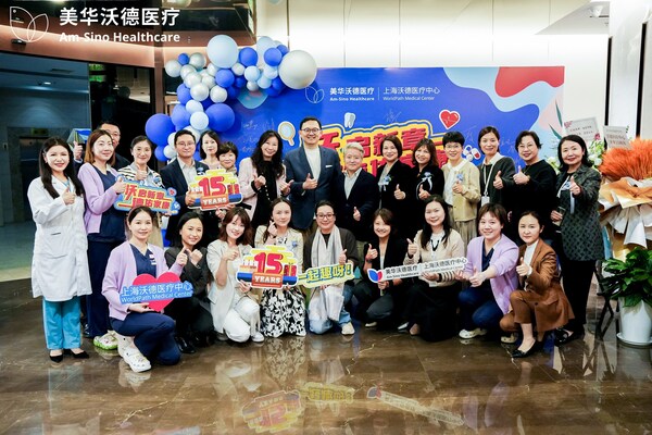 美華沃德醫(yī)療集團(tuán)董事長兼首席執(zhí)行官王瑋先生、集團(tuán)首席運(yùn)營官曾健純先生、集團(tuán)首席醫(yī)學(xué)專家段濤教授、上海沃德醫(yī)療中心運(yùn)營總監(jiān)徐萍女士，以及來自合作品牌代表參加啟幕儀式