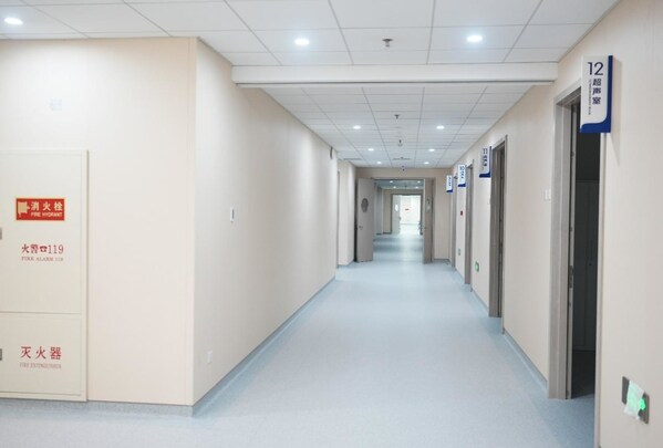 安貞醫(yī)院通州院區(qū)內(nèi)部空間墻面涂裝立邦抗菌內(nèi)墻涂料，減少院內(nèi)交叉感染風(fēng)險(xiǎn)