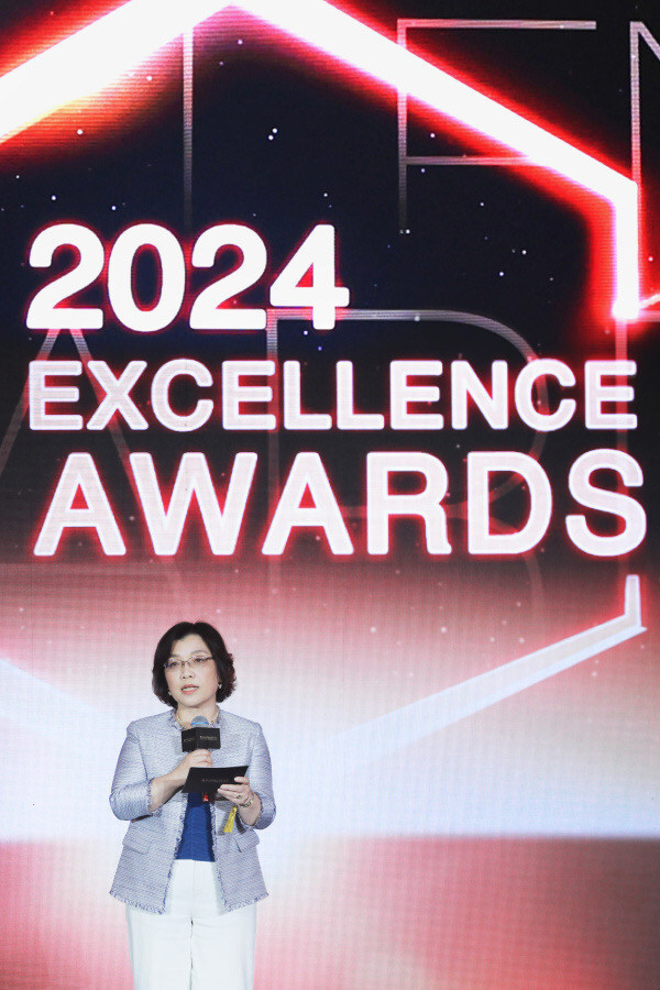 中國(guó)非公立醫(yī)療機(jī)構(gòu)協(xié)會(huì)皮膚專業(yè)委員會(huì)主任委員、中國(guó)整形美容協(xié)會(huì)皮膚美容分會(huì)會(huì)長(zhǎng)、華山醫(yī)院皮膚科項(xiàng)蕾紅教授 分享致辭