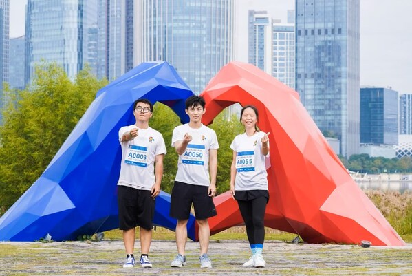 圖：跑者打卡深圳標(biāo)志性景點(diǎn)