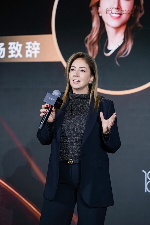 品牌創(chuàng)始人Gema Caban?ero女士現(xiàn)場致辭