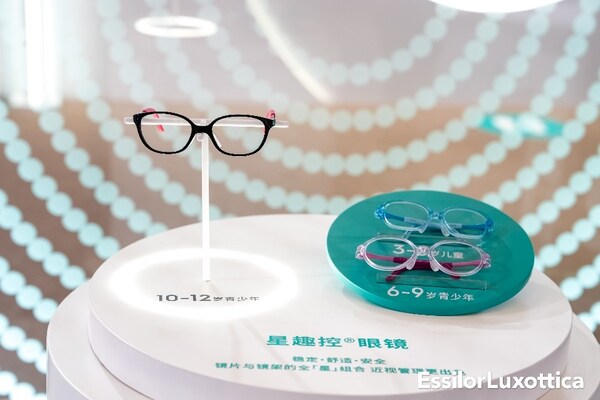 首副星趣控成鏡以鏡片與鏡架的全“星”組合亮相上海眼鏡展