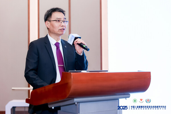 浙江孚諾醫(yī)藥股份有限公司董事長傅龍?jiān)葡壬罗o