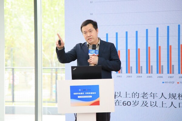 國務(wù)院發(fā)展研究中心公共管理與人力資源研究所人力資源研究室主任、研究員馮文猛 發(fā)表主旨演講