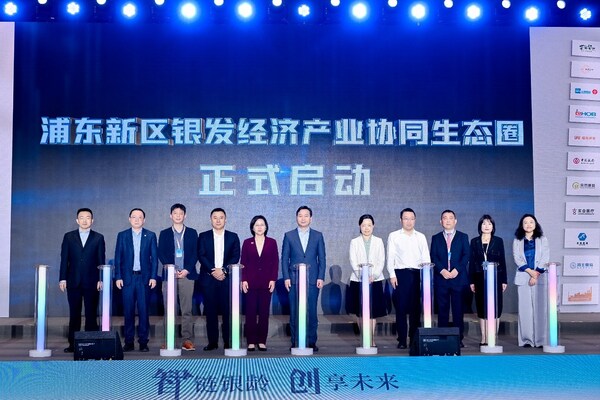 歐姆龍健康品牌戰(zhàn)略本部部長(zhǎng)蔡蓓蓓（合照右二）出席活動(dòng)