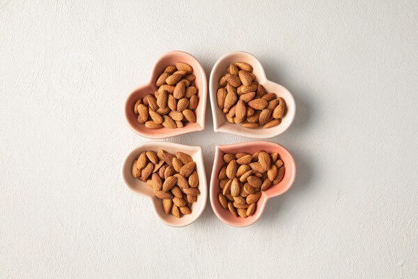 日常飲食用不飽和脂肪替代飽和脂肪，有助于改善心臟健康。