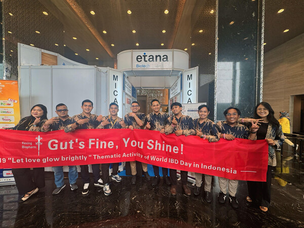 印尼志愿者打卡拍照支持519世界炎癥性腸病日