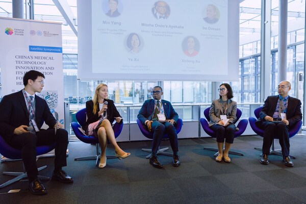 赤道幾內(nèi)亞衛(wèi)生與社會福利部部長Mitoha Ondo'o Ayekaba、聯(lián)合國人口基金駐華代表處副代表lra Ovesen、亞洲開發(fā)銀行人類與社會發(fā)展部高級公共衛(wèi)生專家徐曄、蓋茨基金會健康創(chuàng)新與合作項目高級官員楊忞、理邦聯(lián)合創(chuàng)始人謝錫城