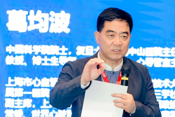 中國科學(xué)院院士、復(fù)旦大學(xué)附屬中山醫(yī)院心內(nèi)科主任、國家放射與治療臨床醫(yī)學(xué)研究中心主任葛均波院士在研討會(huì)上發(fā)表致辭