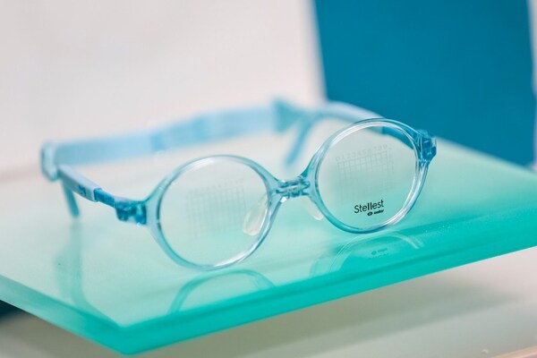搭載星趣控&reg;鏡片和鏡架為一體的星趣控&reg;眼鏡即將全面上市