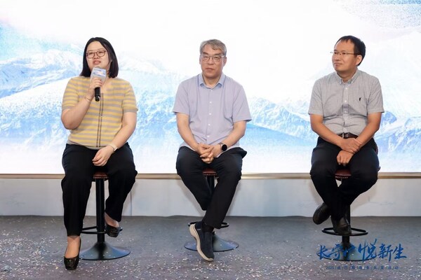 左：朱華淵教授；中：金正明教授；右：張群嶺教授