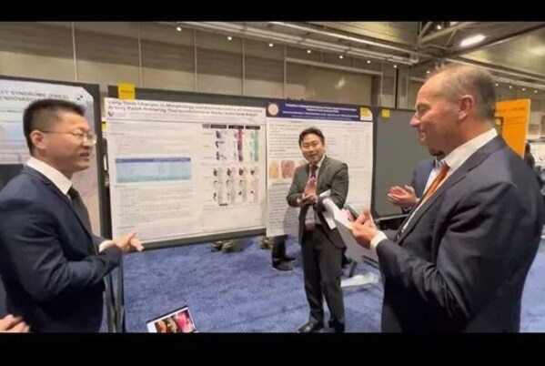 楊呈偉主任參加國際海報(bào)演講，并與現(xiàn)場(chǎng)專家問答互動(dòng)交流