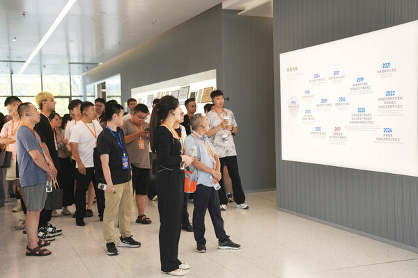 參觀英科醫(yī)療展廳