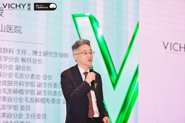 中國(guó)醫(yī)藥教育協(xié)會(huì)皮膚與健康教育專業(yè)委員會(huì)主任委員  復(fù)旦大學(xué)附屬華山醫(yī)院吳文育教授致辭