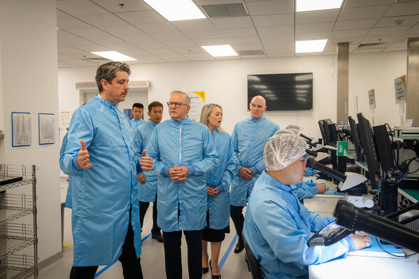 澳大利亞總理阿爾巴尼斯及未婚妻參觀科利耳成都聽力產(chǎn)業(yè)中心 澳大利亞總理阿爾巴尼斯及未婚妻參觀科利耳成都聽力產(chǎn)業(yè)中心