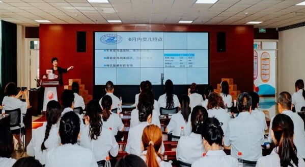 美贊臣中國邀請專家培訓(xùn)基層?jì)D幼保健人員