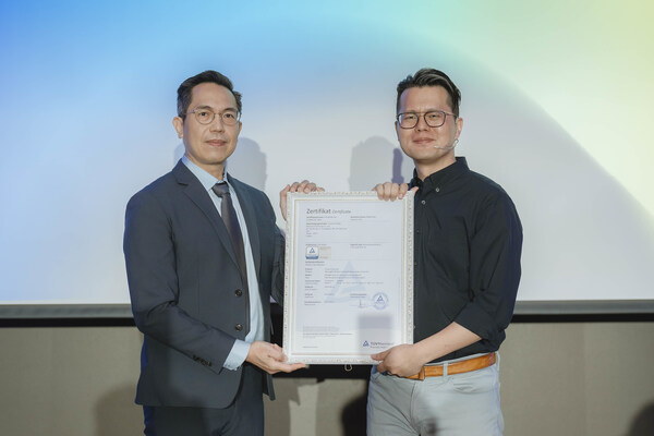 TÜV萊茵為Simmpo頒發(fā)“90%藍光衰減”認證 TÜV萊茵為Simmpo頒發(fā)“90%藍光衰減”認證