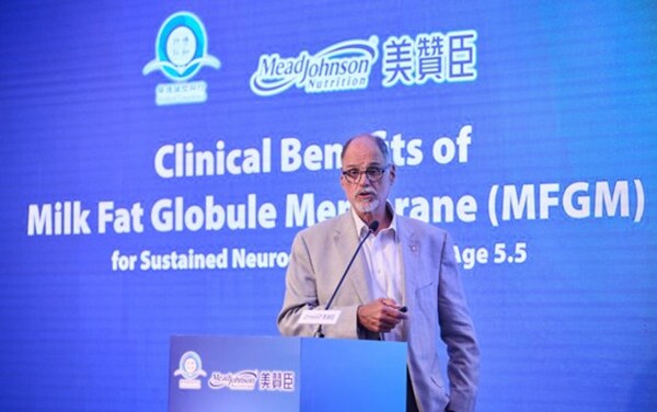 Rafael Jim&eacute;nez-Flores教授在兒童營(yíng)養(yǎng)學(xué)研討會(huì)上分享