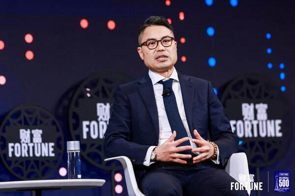 梯瓦醫(yī)藥大中華區(qū)總經理黃迪仁在峰會現場進行“科技向新 健康向上”主題分享 梯瓦醫(yī)藥大中華區(qū)總經理黃迪仁在峰會現場進行“科技向新 健康向上”主題分享