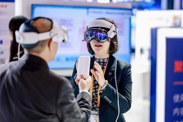 參展者沉浸式體驗(yàn)常見腎臟疾病發(fā)病機(jī)制的虛擬現(xiàn)實(shí)交互