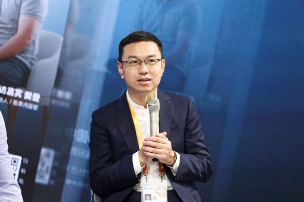 諾華公司中國區(qū)副總裁，心血管、腎臟及代謝治療領域兼創(chuàng)新患者服務負責人管宏