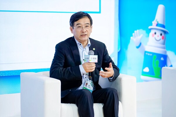 中華醫(yī)學(xué)會(huì)變態(tài)反應(yīng)學(xué)分會(huì)主任委員、南京醫(yī)科大學(xué)第一附屬醫(yī)院/江蘇省人民醫(yī)院變態(tài)反應(yīng)（過(guò)敏）科主任程雷教授在做科普分享