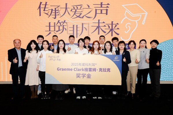 獲獎(jiǎng)?wù)吲c頒獎(jiǎng)嘉賓合影