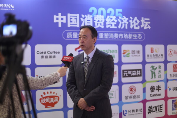 孚諾醫(yī)藥副總經(jīng)理郭東慶接受記者采訪