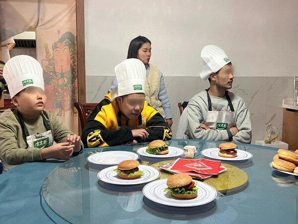 孩子們?cè)趯Ｐ膶W(xué)習(xí)中