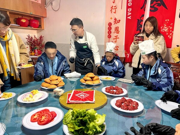 兩地特殊兒童共同參加感恩節(jié)活動(dòng)