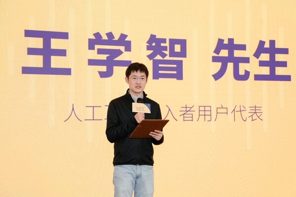 科利耳人工耳蝸植入者代表王學(xué)智